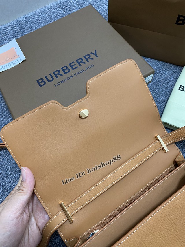 Burberry專櫃新版型立挺TB專屬標識鎖扣包 巴寶莉粒紋皮單肩斜挎女包 yxb1222